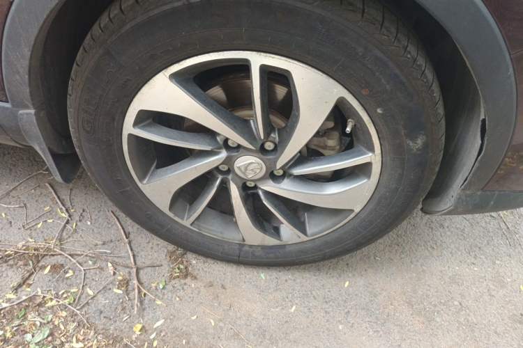 Used Baojun 560 2016 1.5T Manual Luxury Model Right Front Wheel Hub