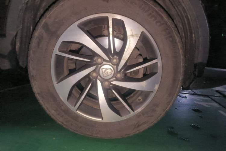 Used Baojun 560 2016 1.8L iAMT Luxury Model Right Front Wheel Hub