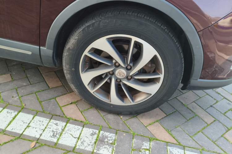 Used Baojun 560 2016 1.5T Manual Luxury Model Right Front Wheel Hub