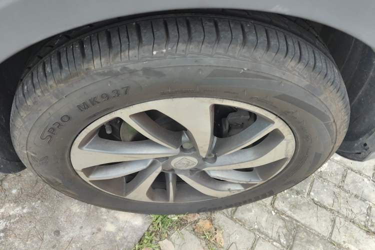 Used Baojun 560 2016 1.8L iAMT Luxury Model Right Front Wheel Hub