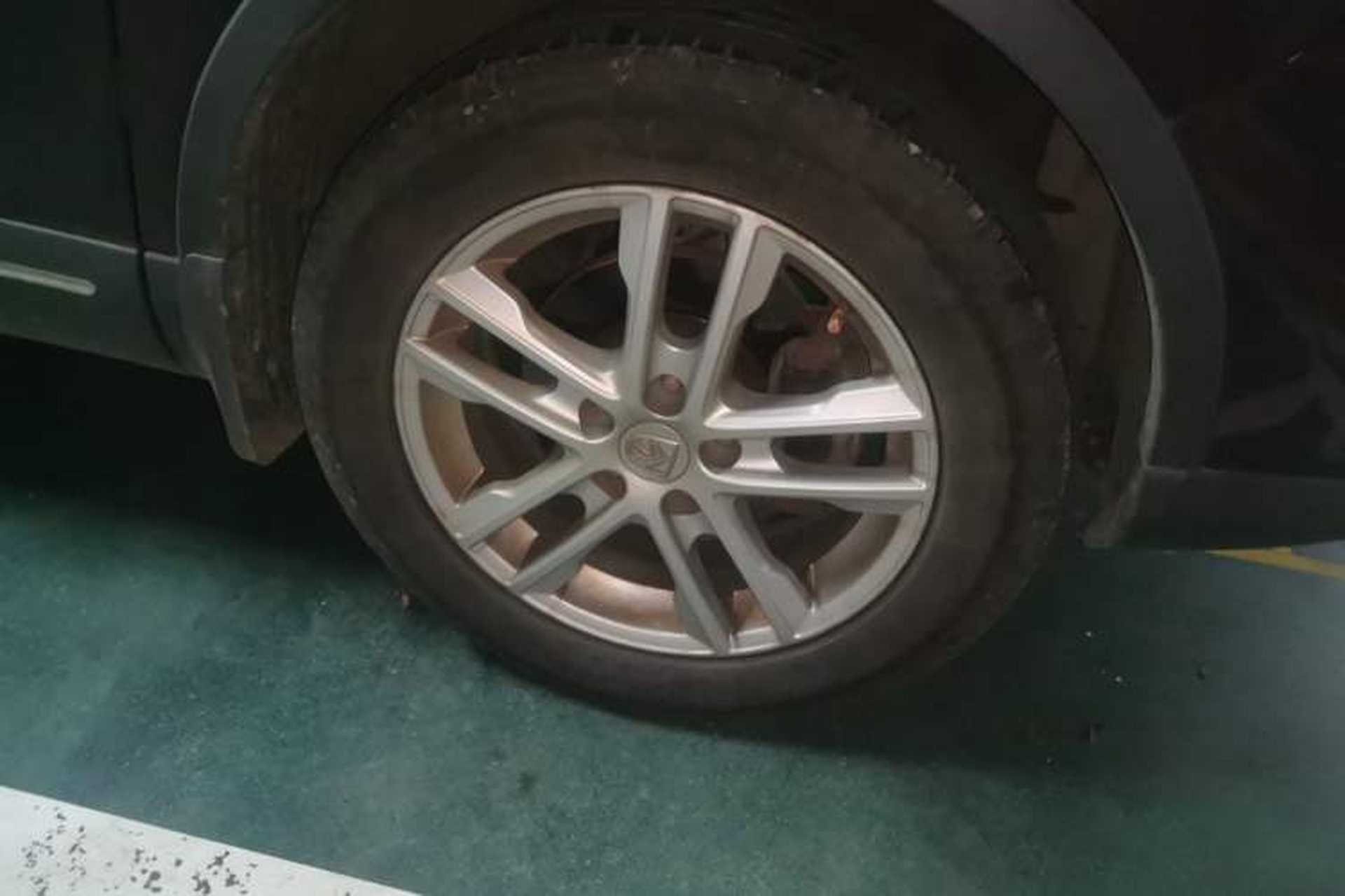 Used Baojun 560 2016 1.5T Manual Comfort Edition Right Front Wheel Hub