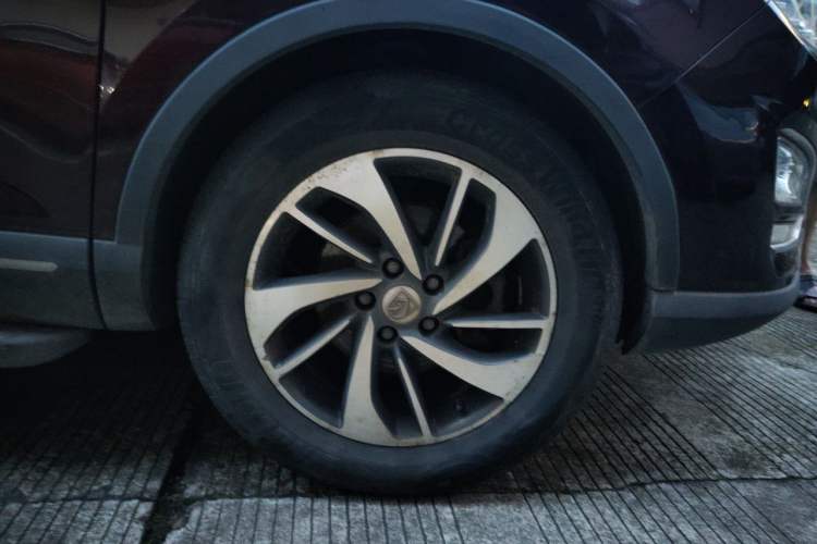Used Baojun 560 2016 1.5T Manual Luxury Model Right Front Wheel Hub
