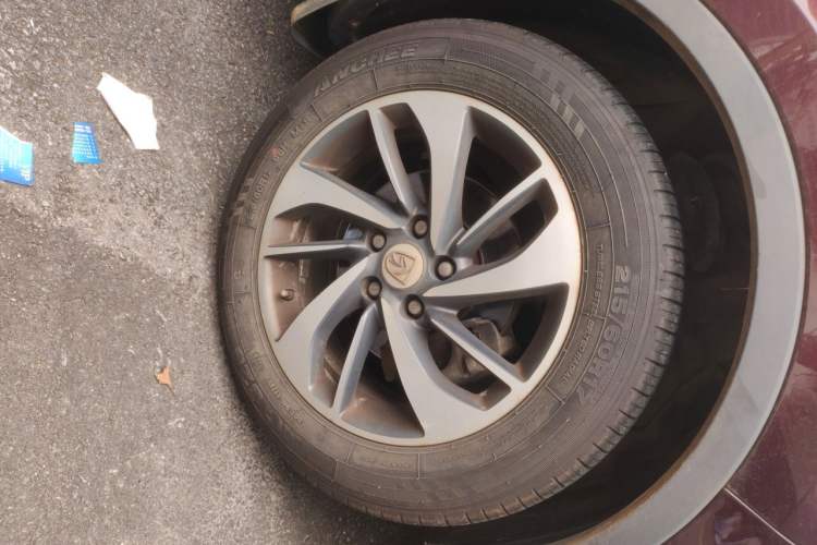 Used Baojun 560 2016 1.8L Manual Luxury Edition Right Front Wheel Hub