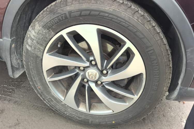 Used Baojun 560 2016 1.5T Manual Luxury Model Right Front Wheel Hub