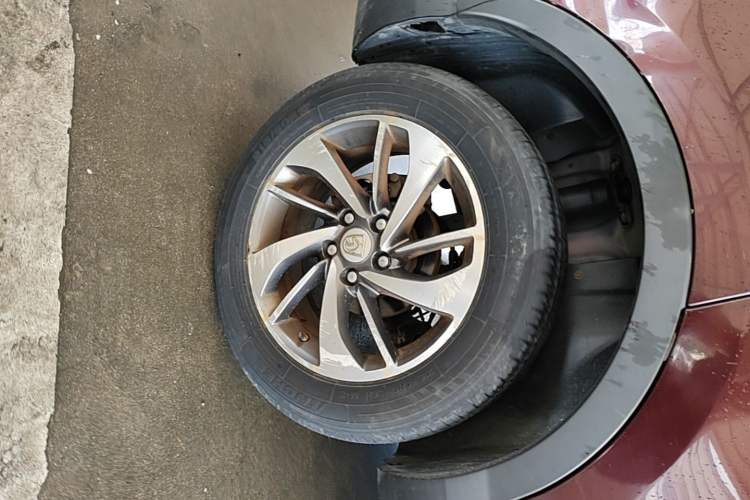Used Baojun 560 2016 1.5T Manual Luxury Model Right Rear Wheel Hub
