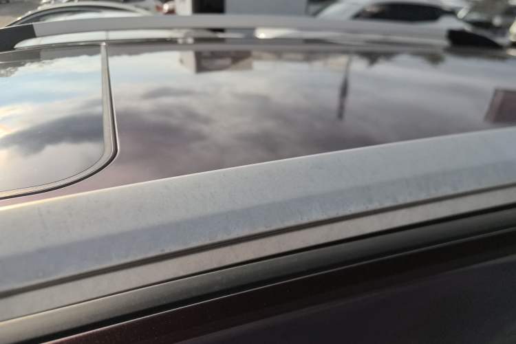 Used Baojun 560 2016 1.8L iAMT Luxury Model Roof