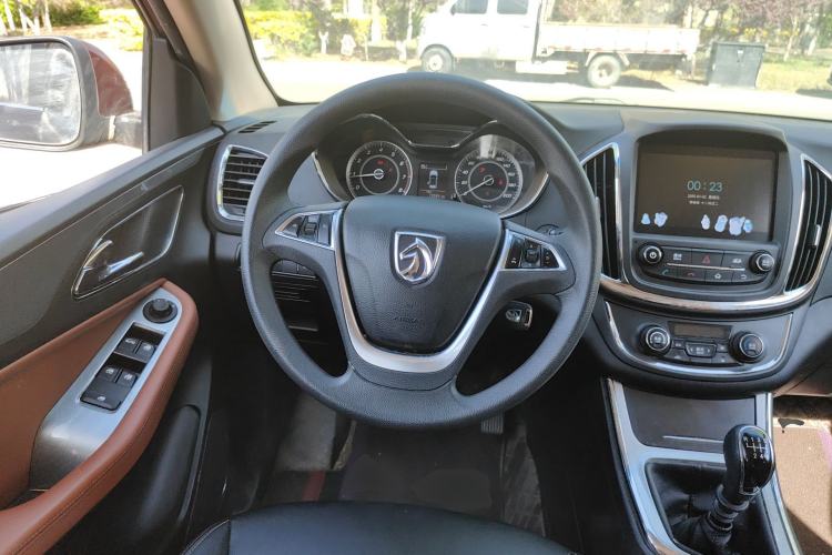 Used Baojun 560 2016 1.5T Manual Elite Edition Steering Wheel