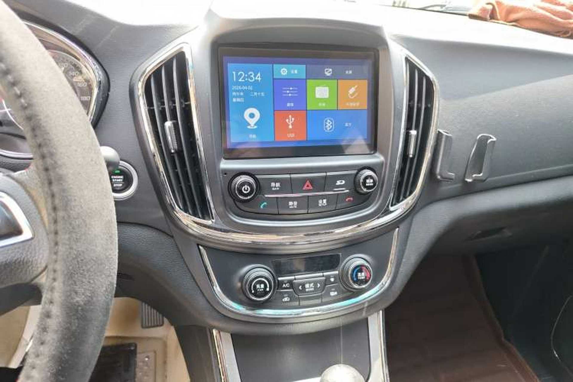 Used Baojun 560 2016 1.8L iAMT Luxury Model Audio And AC Panel