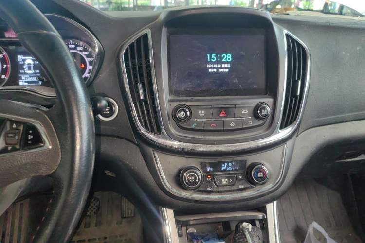 Used Baojun 560 2016 1.8L iAMT Luxury Model Audio And AC Panel