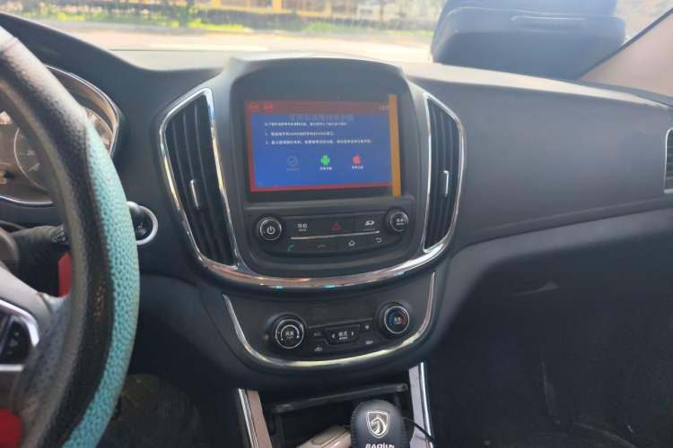 Used Baojun 560 2016 1.8L iAMT Luxury Model Audio And AC Panel