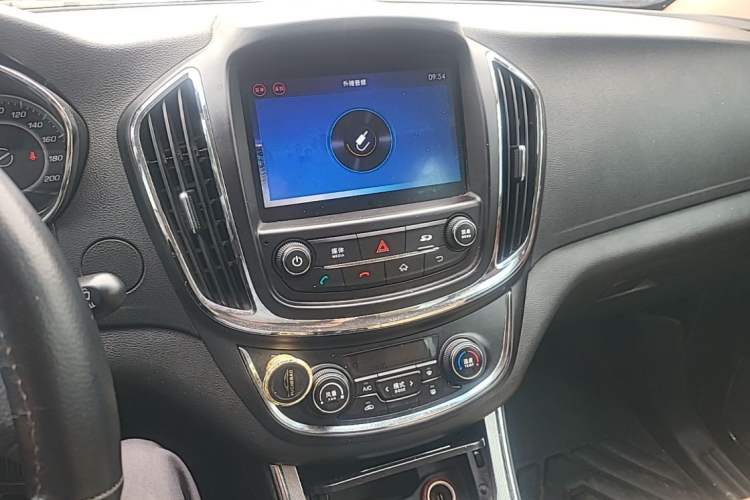 Used Baojun 560 2016 1.8L Manual Elite Edition Audio And AC Panel