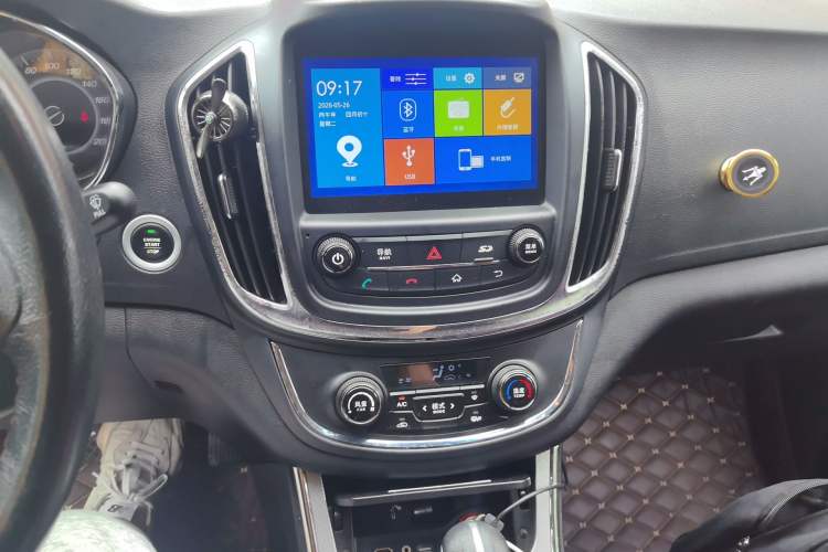 Used Baojun 560 2016 1.8L iAMT Luxury Model Audio And AC Panel