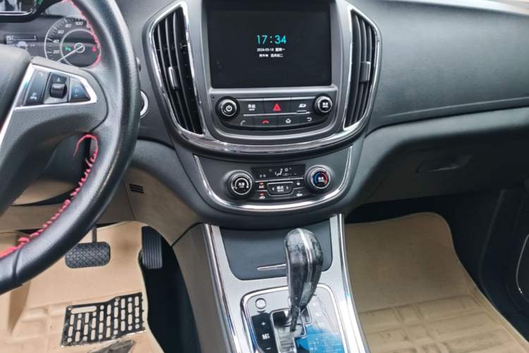 Used Baojun 560 2016 1.8L iAMT Luxury Model Audio And AC Panel