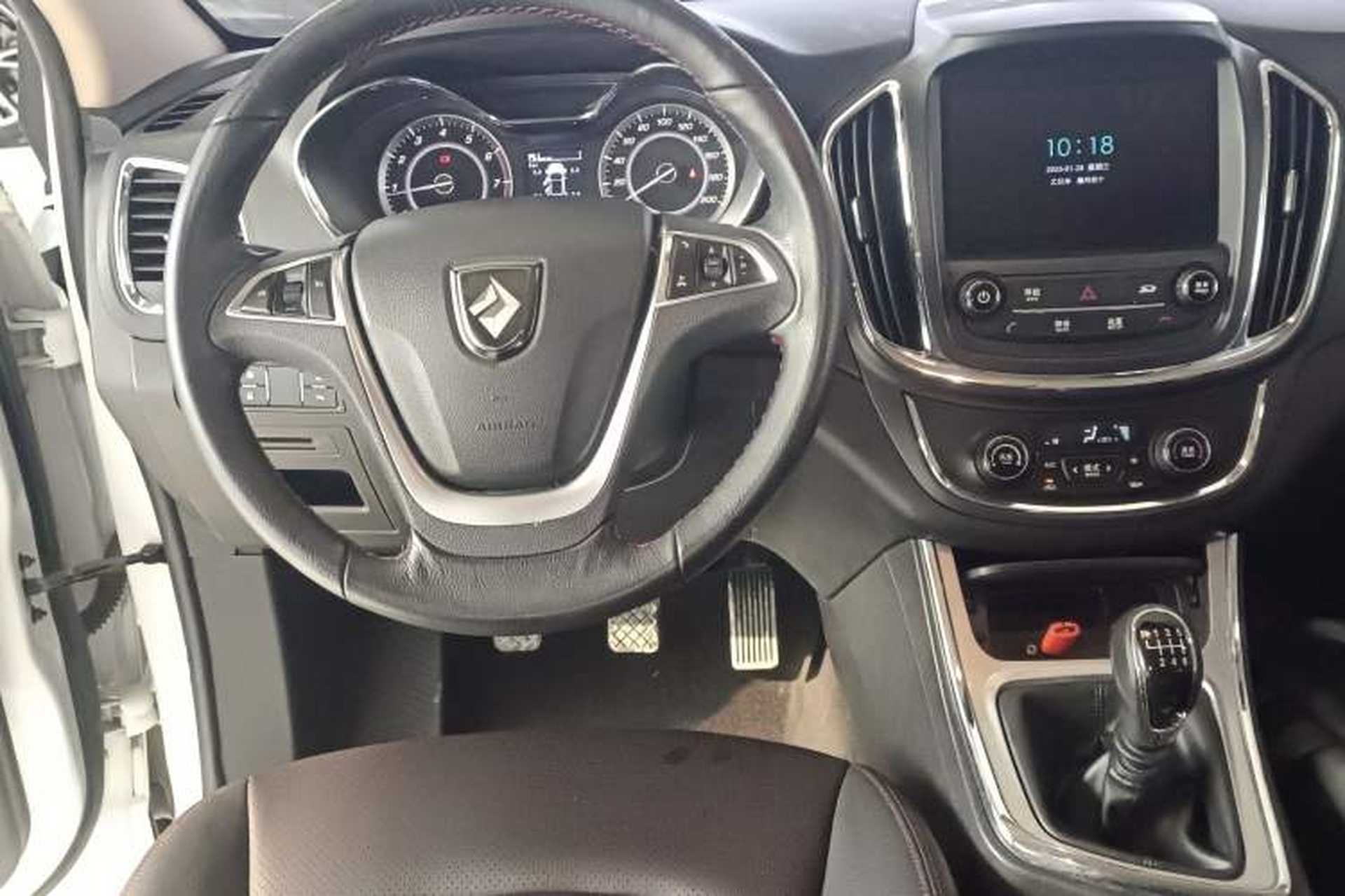 Used Baojun 560 2016 1.5T Manual Luxury Model Audio And AC Panel