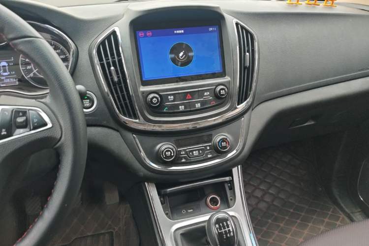 Used Baojun 560 2016 1.8L Manual Luxury Edition Audio And AC Panel