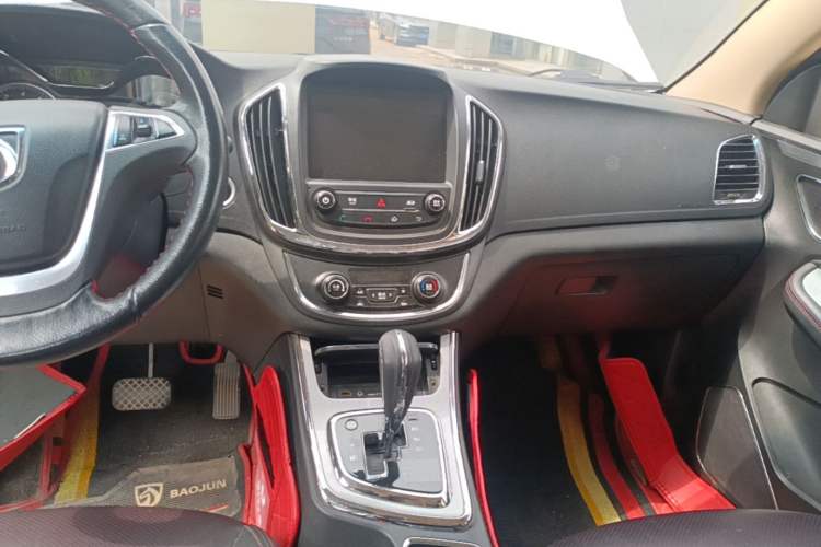 Used Baojun 560 2016 1.8L iAMT Luxury Model Audio And AC Panel