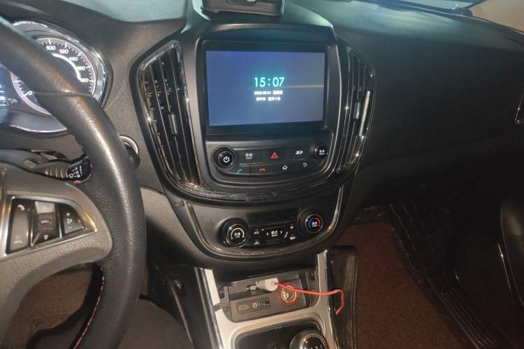 Used Baojun 560 2016 1.8L Manual Luxury Edition Audio And AC Panel