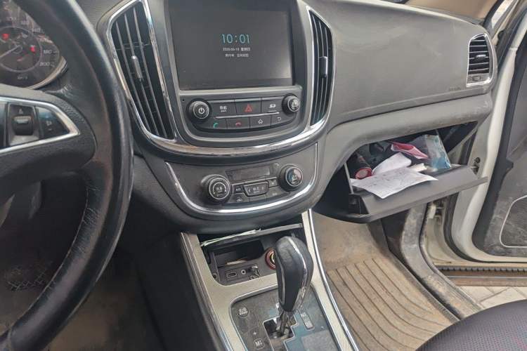 Used Baojun 560 2016 1.8L iAMT Luxury Model Audio And AC Panel
