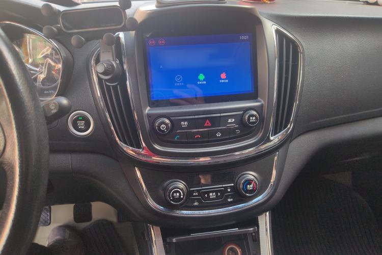 Used Baojun 560 2016 1.8L Manual Luxury Edition Audio And AC Panel