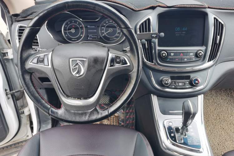 Used Baojun 560 2016 1.8L iAMT Luxury Model Audio And AC Panel