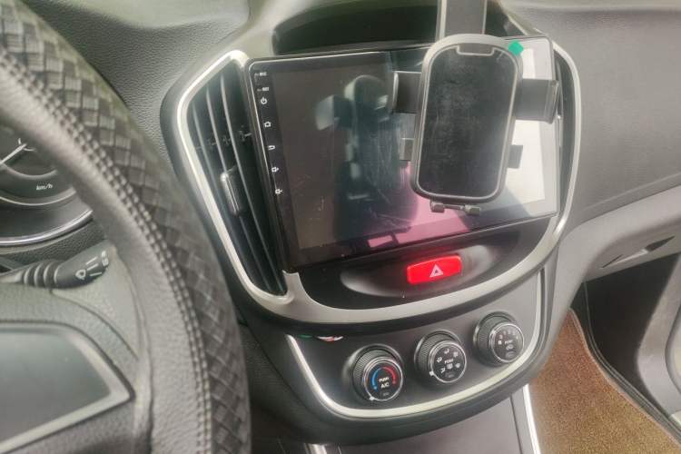 Used Baojun 560 2016 1.8L Manual Comfort Edition Audio And AC Panel