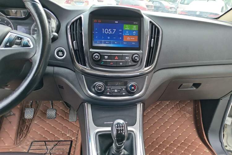 Used Baojun 560 2016 1.8L Manual Luxury Edition Audio And AC Panel