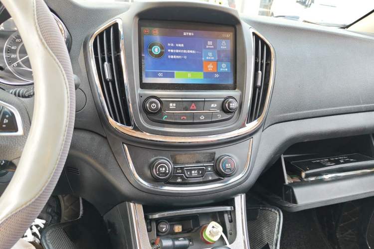 Used Baojun 560 2016 1.5T Manual Elite Edition Audio And AC Panel