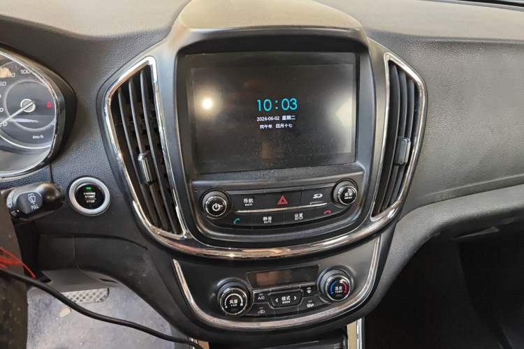 Used Baojun 560 2016 1.8L iAMT Luxury Model Audio And AC Panel
