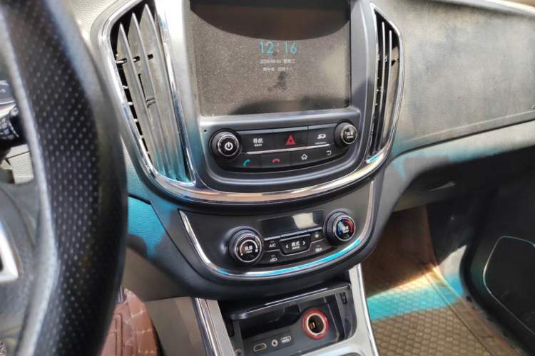 Used Baojun 560 2016 1.5T Manual Luxury Model Audio And AC Panel