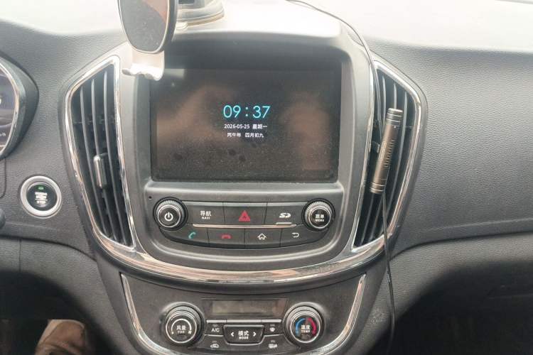 Used Baojun 560 2016 1.8L Manual Luxury Edition Audio And AC Panel