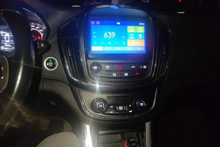 Used Baojun 560 2016 1.5T Manual Elite Edition Audio And AC Panel