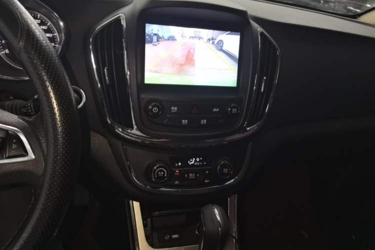 Used Baojun 560 2016 1.8L iAMT Luxury Model Audio And AC Panel