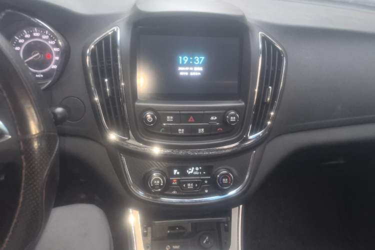 Used Baojun 560 2016 1.5T Manual Elite Edition Audio And AC Panel