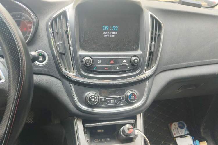 Used Baojun 560 2016 1.5T Manual Luxury Model Audio And AC Panel