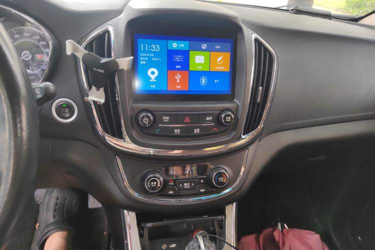 Used Baojun 560 2016 1.8L iAMT Luxury Model Audio And AC Panel