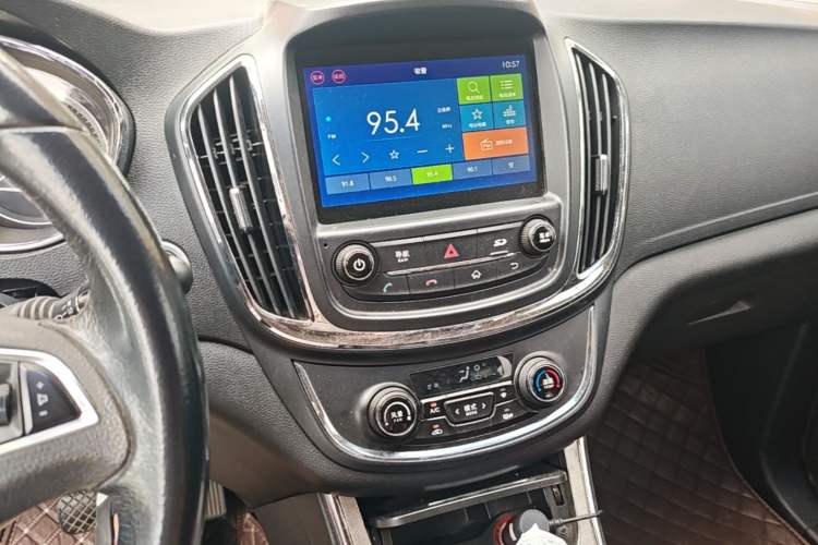 Used Baojun 560 2016 1.8L iAMT Luxury Model Audio And AC Panel