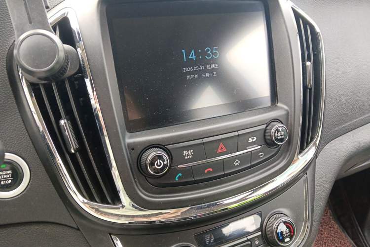 Used Baojun 560 2016 1.5T Manual Luxury Model Audio And AC Panel