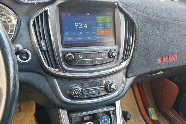 Used Baojun 560 2016 1.8L Manual Luxury Edition Audio And AC Panel