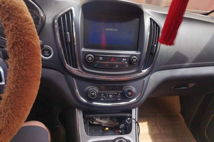 Used Baojun 560 2016 1.8L Manual Luxury Edition Audio And AC Panel