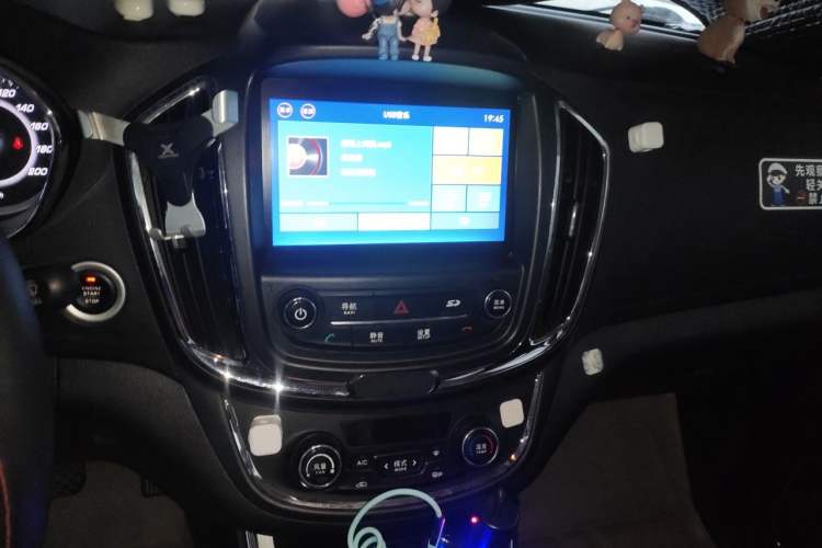 Used Baojun 560 2016 1.8L iAMT Luxury Model Audio And AC Panel