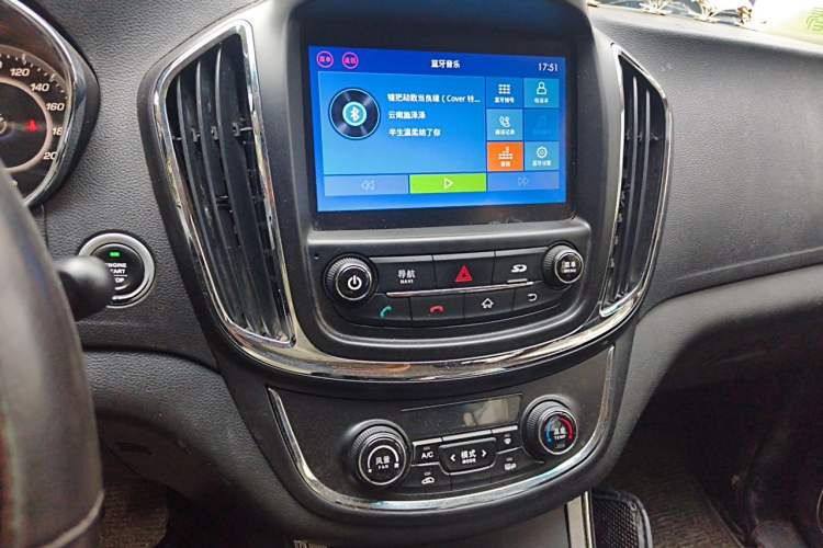 Used Baojun 560 2016 1.5T Manual Luxury Model Audio And AC Panel