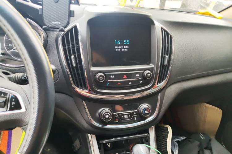Used Baojun 560 2016 1.8L iAMT Elite Edition Audio And AC Panel
