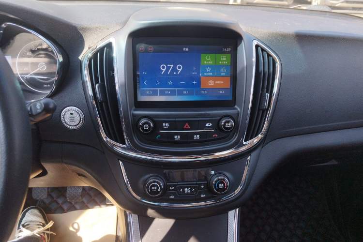Used Baojun 560 2016 1.5T Manual Luxury Model Audio And AC Panel