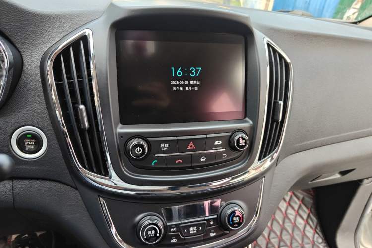 Used Baojun 560 2016 1.5T Manual Luxury Model Audio And AC Panel