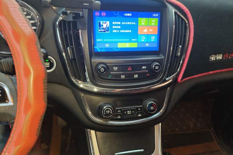 Used Baojun 560 2016 1.8L Manual Elite Edition Audio And AC Panel