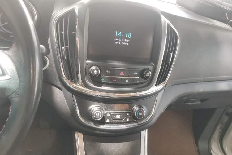 Used Baojun 560 2016 1.8L Manual Luxury Edition Audio And AC Panel