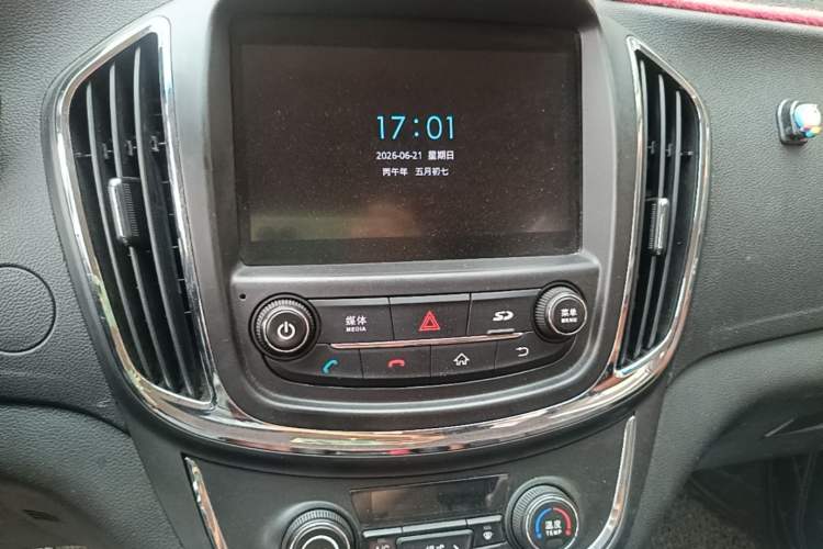 Used Baojun 560 2016 1.5T Manual Elite Edition Audio And AC Panel
