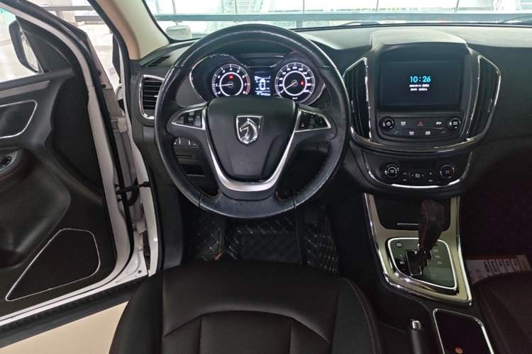 Used Baojun 560 2016 1.8L iAMT Luxury Model Audio And AC Panel