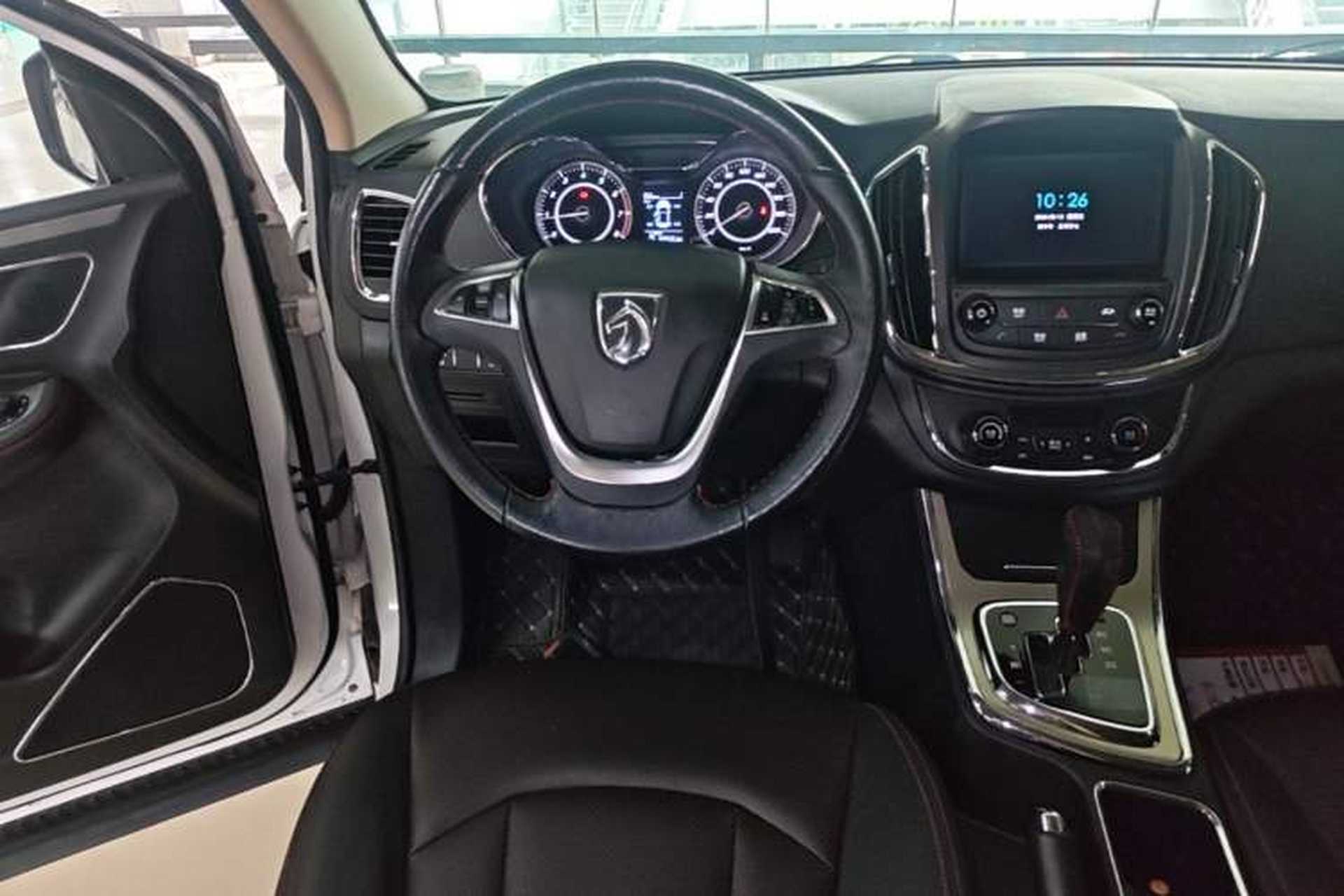 Used Baojun 560 2016 1.8L iAMT Luxury Model Audio And AC Panel