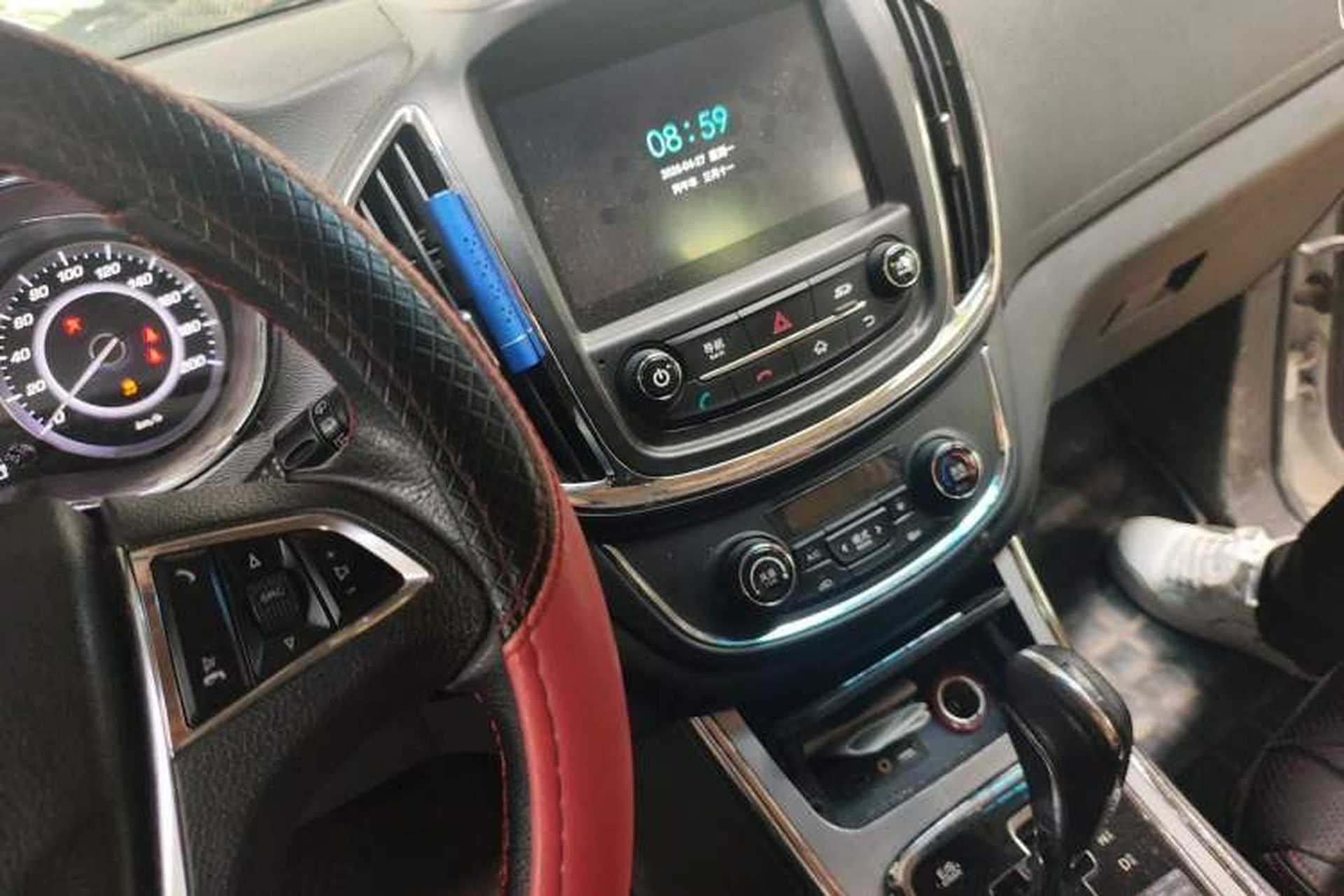 Used Baojun 560 2016 1.8L iAMT Luxury Model Audio And AC Panel